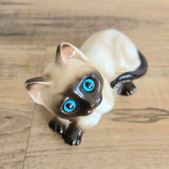 Vintage ceramic Siamese kitten/cat figurine with blue glass eyes. Korea. - Picture 3 of 7
